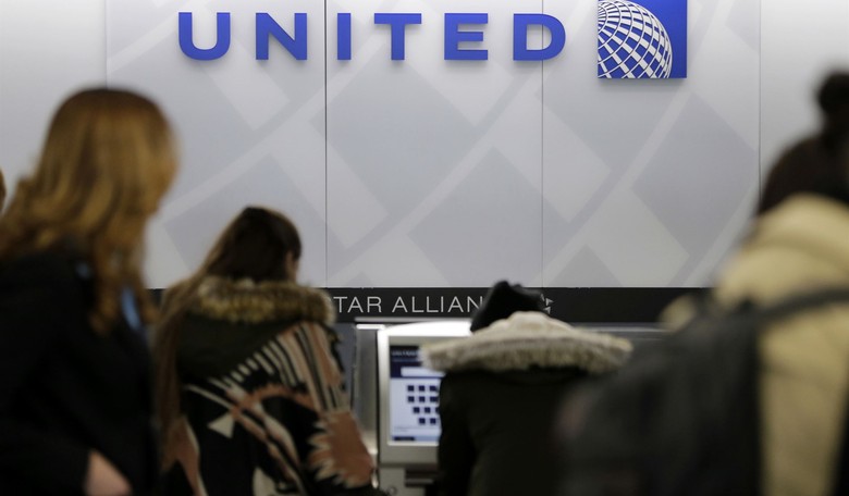 United Pilot Has Been Grounded Over '8647' Facebook Post