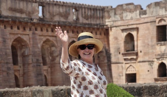 Clinton Tumbles Down the 'Marriage Gap'