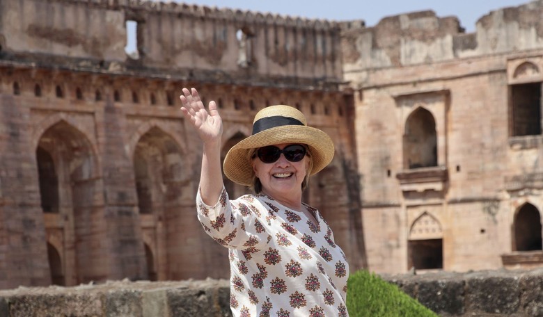 Clinton Tumbles Down the 'Marriage Gap'