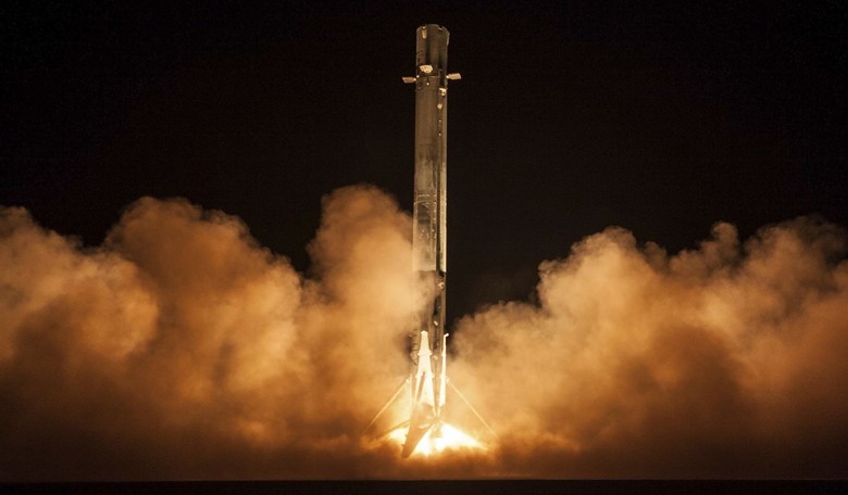 SpaceX and Uncle Sam Shrug Off Billion-Dollar Blame Game	