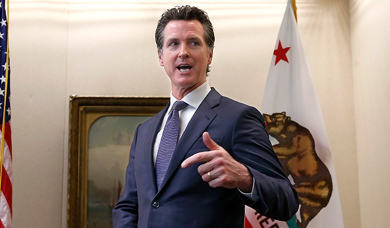California Governor Blames Trump, Republican Party for State's Homeless Problems 