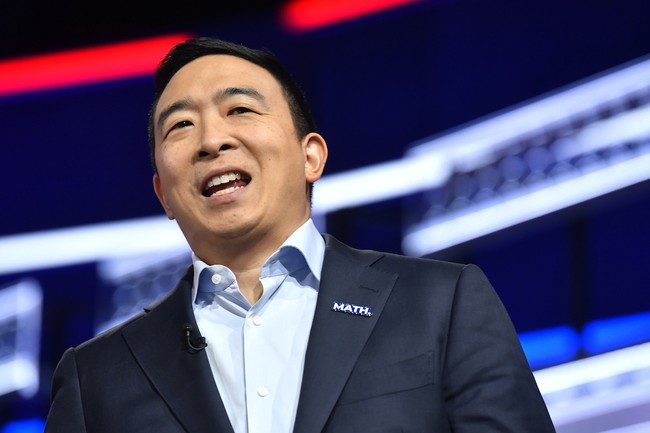Andrew Yang Says Tech Companies Should Be Regulated, Pledges to Create a ‘Department of the Attention Economy’