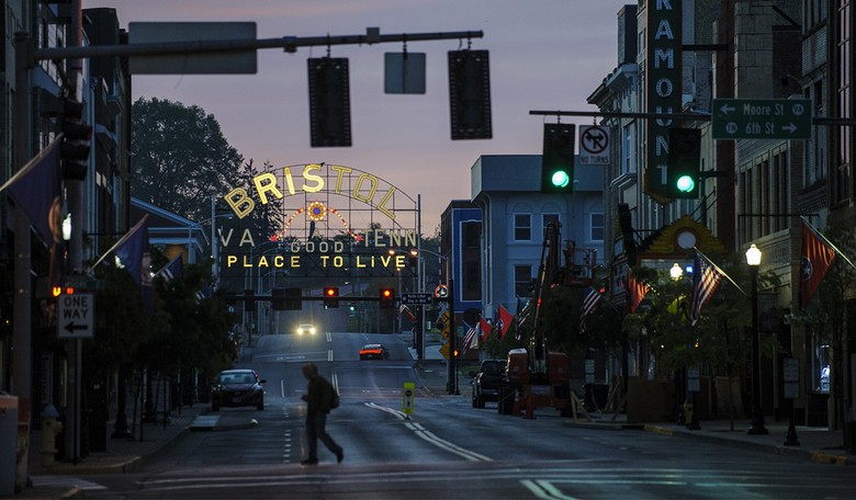 On Virginia-Tennessee Border, One Side Is Open For Business While the Other Is Still on Lockdown