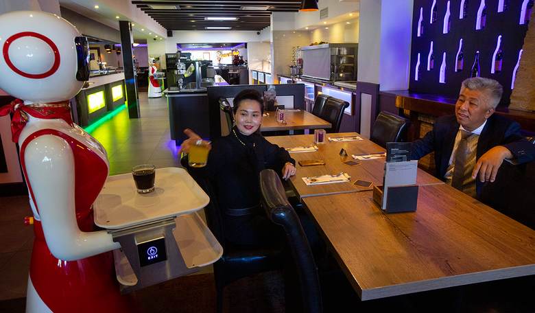 How Politicians Are Making Flippy, the Burger-flipping Robot, a More Attractive Employee Than You