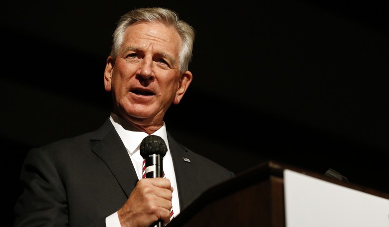 Tuberville Demands Answers From HHS Secretary Over Restriction of Antibody Treatments