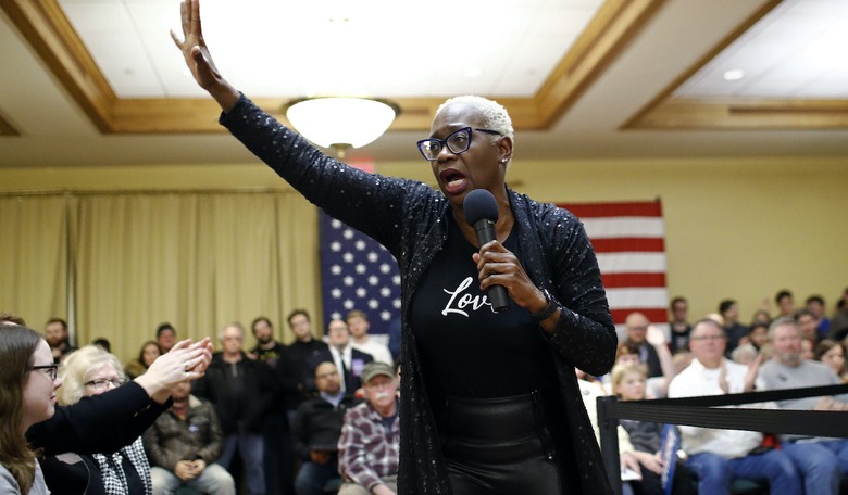 Bernie Sanders Spokeswoman Calls Out Debra Messing for 'Racist' Post About Kanye West