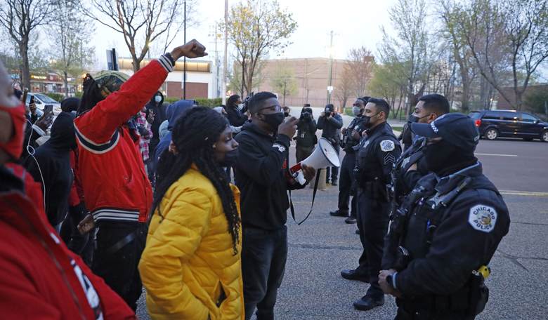 Illinois Dem Wants to Decriminalize Attacks on Police Officers for Those Having Mental Health Episode