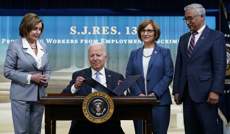 Democrats Wants to Give Biden Power to Impose Price Controls on Gas