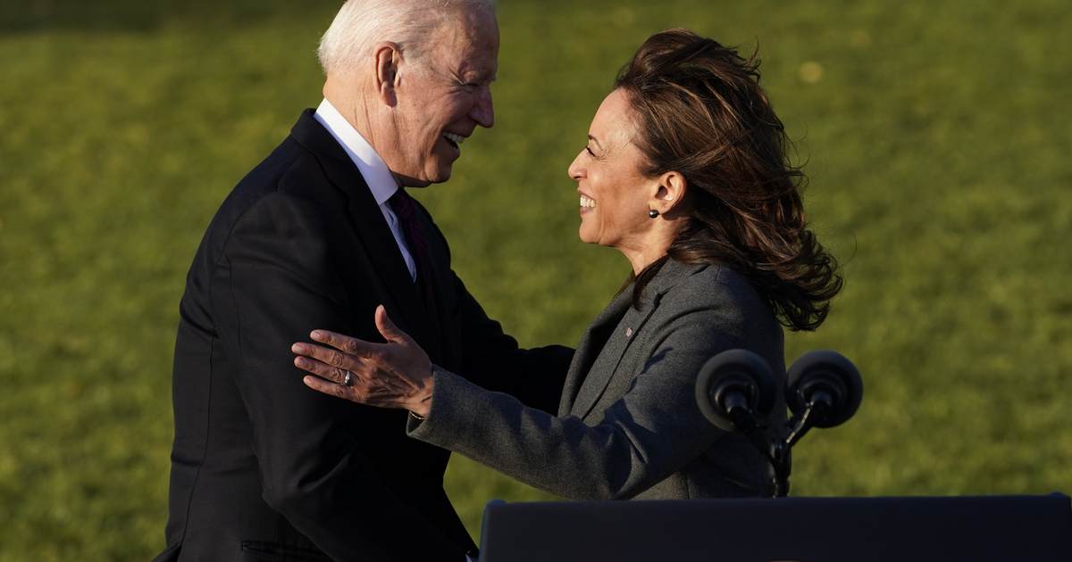 Did Kamala Harris Contradict Joe Biden in Her Tweet About Rittenhouse Verdict? 