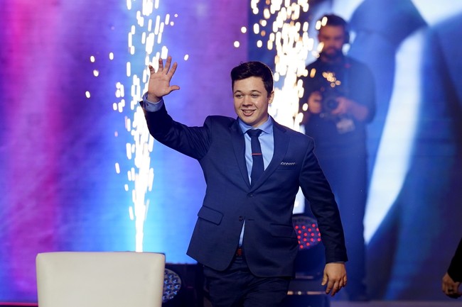 Rittenhouse Goes to Bat for Florida Man Accused of Murder