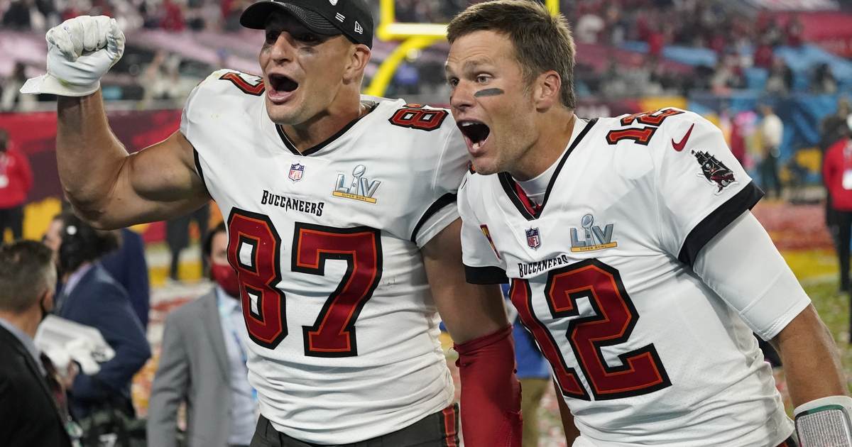 CNN Reporter Tried to Sic the Police on FL Super Bowl Watchers for Not Wearing Masks