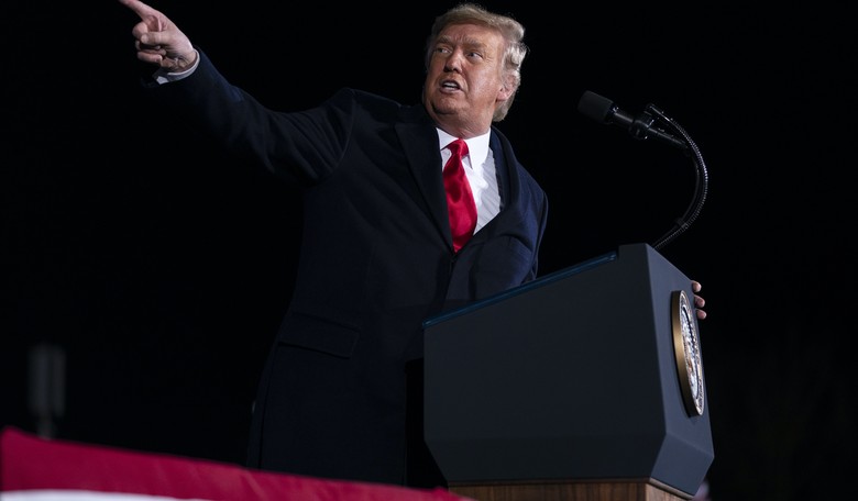 Twitter Permanently Banning Donald Trump Is 'Absolute Authoritarian Lunacy' 