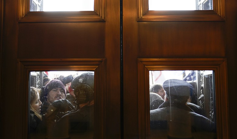 What Should You Do When You’re Surrounded By a Mob?