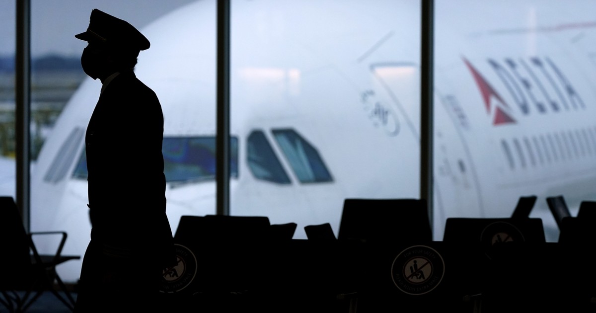 Citing Unconstitutional Overreach, Pilots Sue Over Mask Mandate Extension