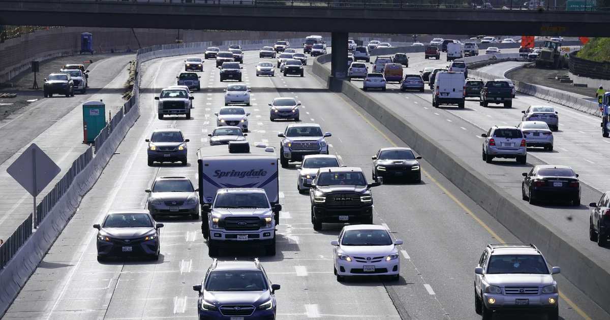 Trump Rolls Back Fuel Economy Standards, Cuts New Car Prices $1,300