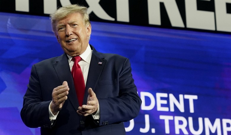 Tear Down This Icon: Replace Reagan with Trump