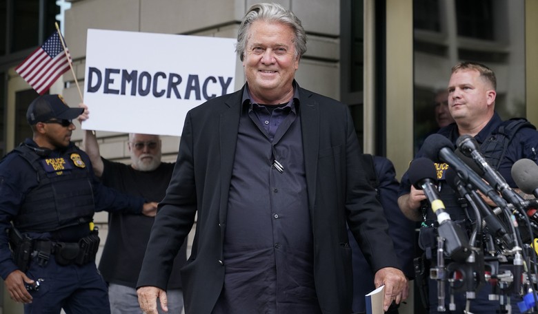 US Attorney Asks Judge to Dismiss Indictment Against Steve Bannon