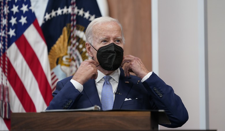 WH Brings Back Face Masks, Social Distancing for the Unvaccinated 