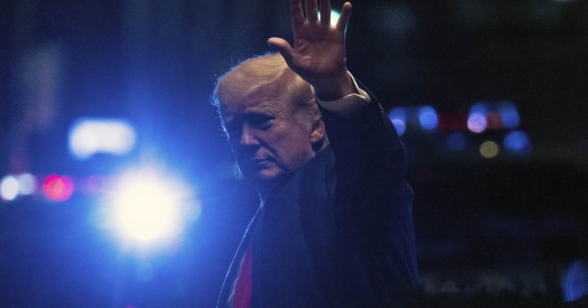 Trump Remains on Top in Hypothetical Poll As Americans Are More Eager to Vote After FBI Raid 