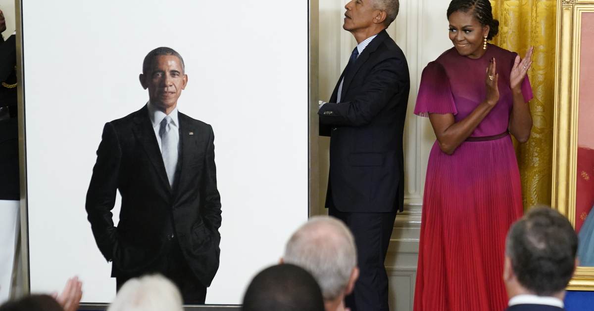 Incredible Shrinking Obama Tries to Keep Cheesecake Factory Joke Alive Because That's All He's Got