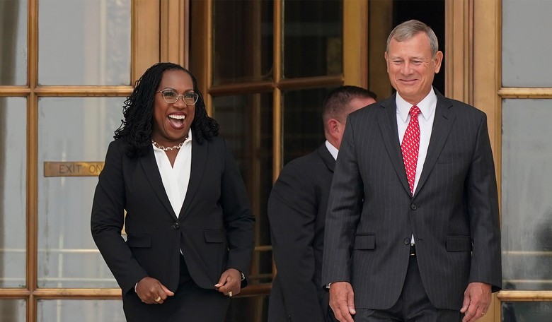 Update: Social Media Falsely Claims Chief Justice John Roberts Is In Secret Club of Judges