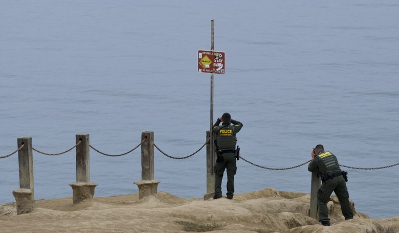 Dozens of Illegal Migrants Land on the Swanky Beaches of San Diego 