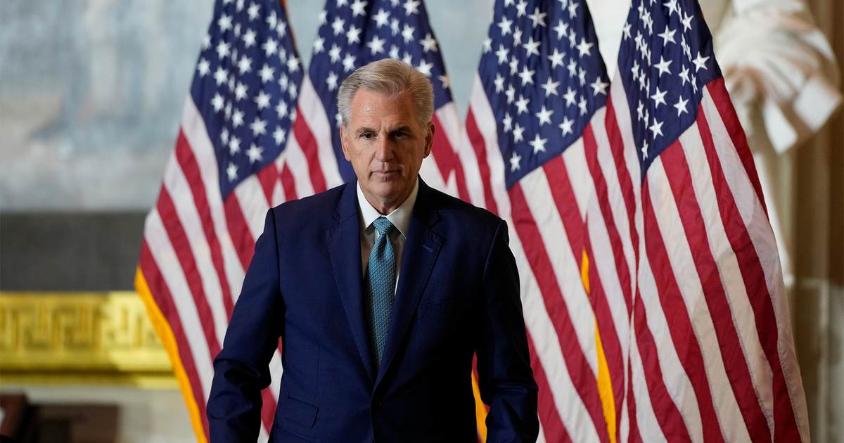 McCarthy Promises to Subpoena 51 Intelligence Officers Following Hunter Biden 'Twitter Files' Revelations
