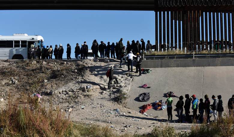 Border Patrol Tells Illegal Migrants 'They Can Do Whatever They Want' Upon Being Dropped Off In San Diego