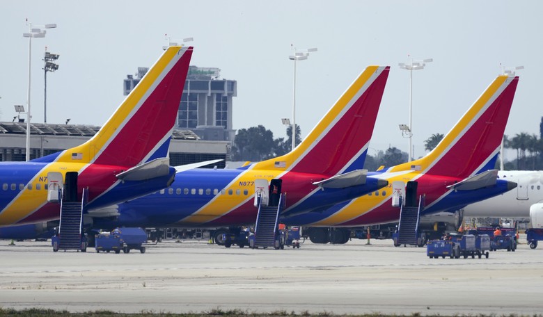 There Appears to Be a Naked Woman Epidemic Engulfing Air Travel