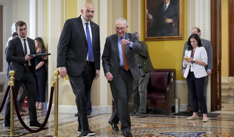 Senate Comes to Unanimous Agreement on Dress Code