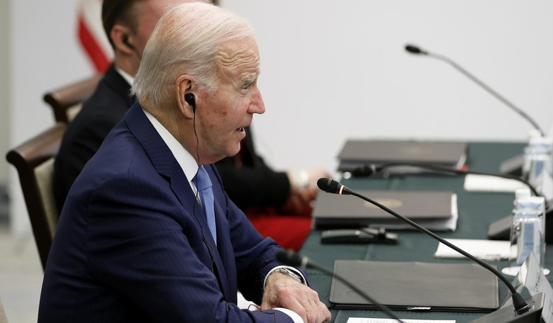 Humiliating: Biden Uses A Full-Blown Transcript During G7 Meeting
