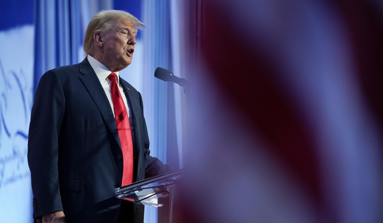 Trump Slams Biden, DeSantis Over Ukraine Stance 