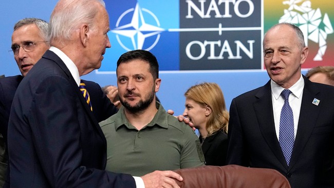People are wondering what this Biden order of military reserves to Europe is all about thumbnail