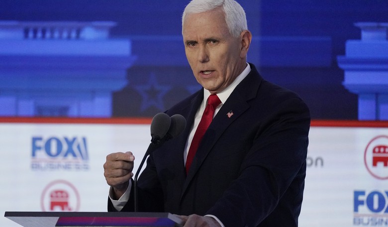 Pence's Attempt to Grab Audience's Attention During Second GOP Debate Failed