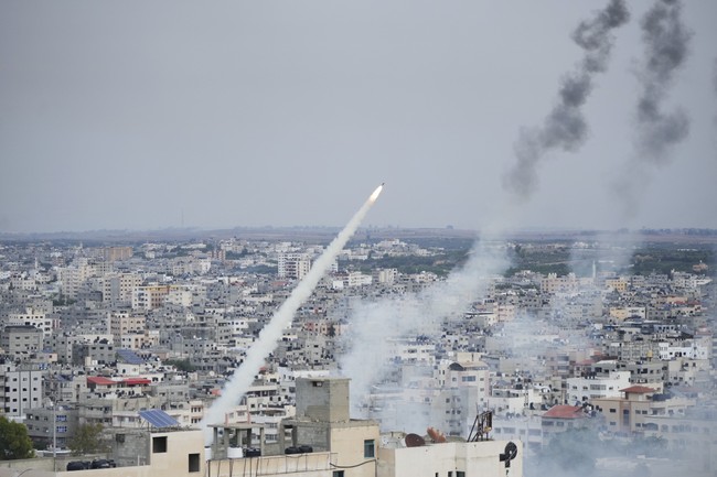 Le Hamas utilise-t-il les armes que les États-Unis ont laissées en Afghanistan dans sa guerre contre Israël ?  – État rouge