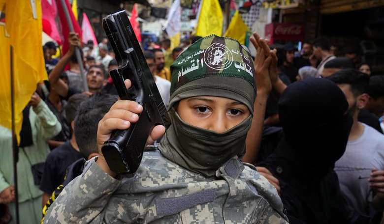 Did This TikTok Post Capture the Moment When Hamas Paraglided Into Israel?