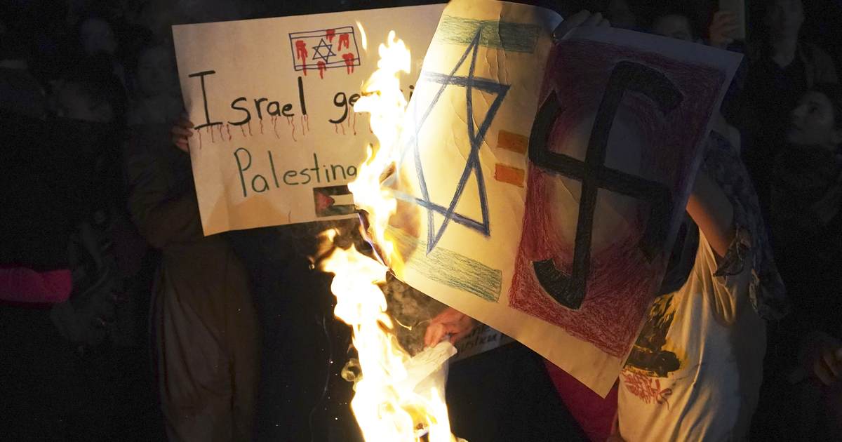 Pro-Hamas Supporters Seize Building With Cal State University President Inside