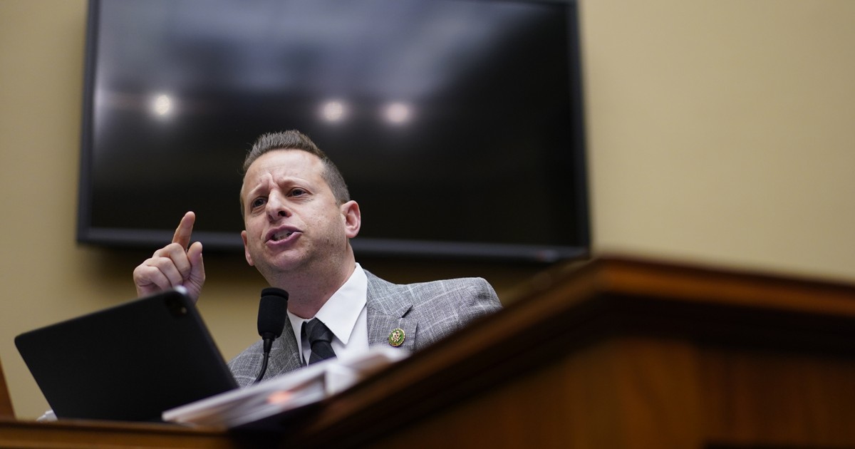 'Immature:' Democrat Wears Putin Mask to Impeachment Hearing On Biden's Shady Business Dealings