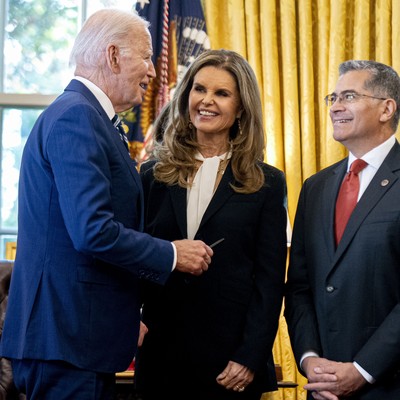 Becerra Explains How He's No Newsom: 'I Hablo Da Español!'