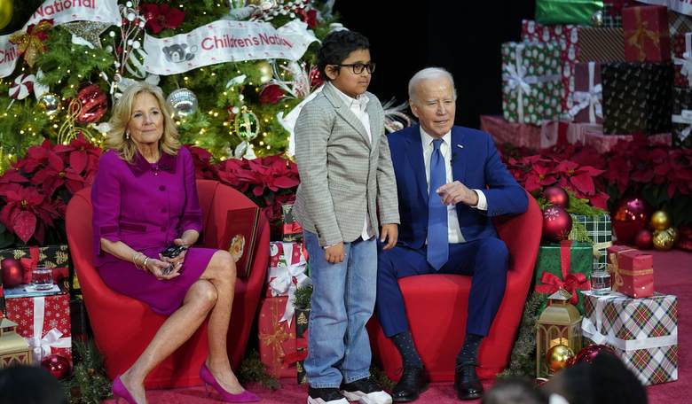 WATCH: Biden Visits Children’s Hospital For Xmas Storytime, Gets Weird