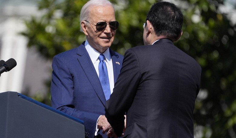 What's Going on Here: Biden Handlers Don't Let Press Into Trilateral Meeting Until After He Speaks