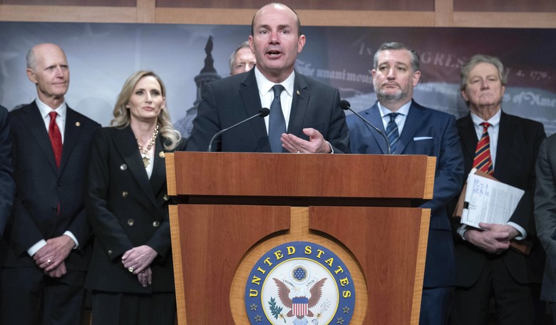 'Strongly Worded Statements Are Not Enough': GOP Senators Vow to Not Cooperate With Democrats
