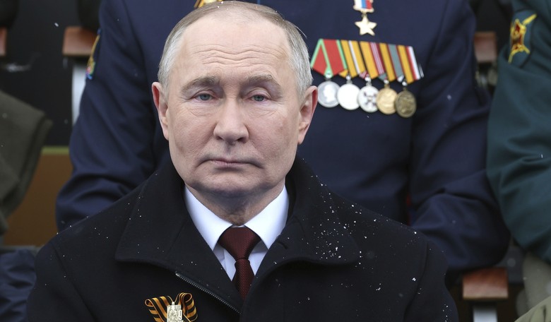 Putin 'Apologizes' to Azerbaijan's President for Plane Crash, But Falls Short of Taking Responsibility 