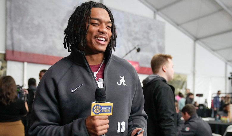 Feel-Good Friday: The Unique Friendship of Alabama Player Malachi Moore With a Blind Girl Inspires