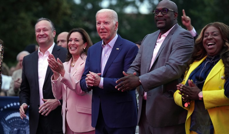 With Dems in Disarray, GOP Plots a Knockout Blow to Biden