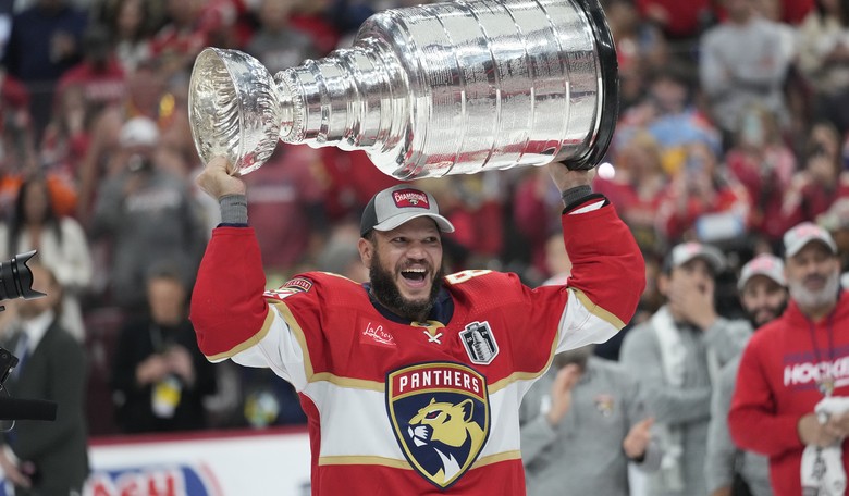 5 Minute Major: Ron DeSantis Crushes Justin Trudeau with Savage Stanley Cup Body Check