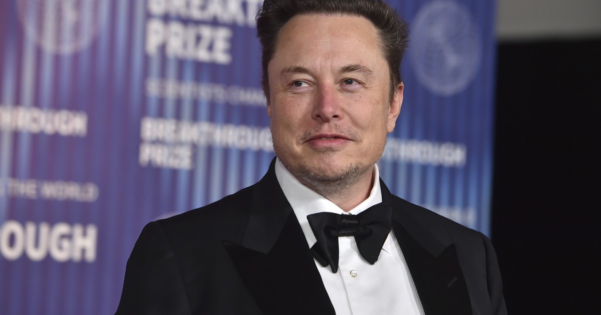 Elon Musk Accuses UK Prime Minister of Ignoring Grooming Gangs Exploiting Young Girls