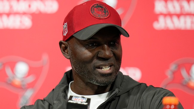 Watch an NFL Head Coach Handle an Embarrassing Question Like a Pro - Vimarsana News