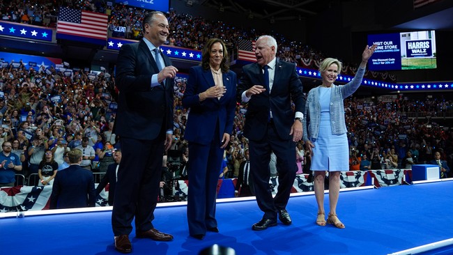 Oh My: Tim Walz's Wife Singing Fight Song Is Next-Level Bizarre