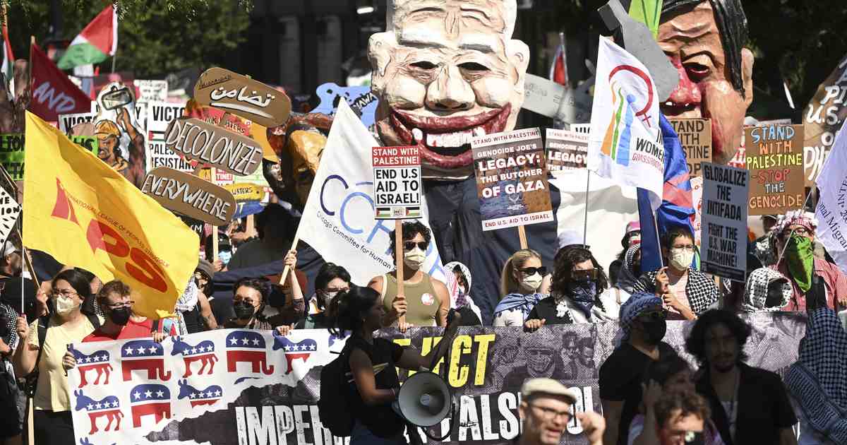 Chicago Police and Left-Wing Agitators Clash During Night Two of the DNC 